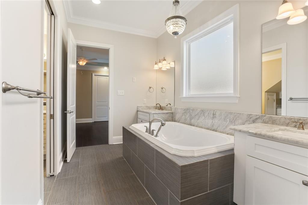 New Orleans, Louisiana 70124, United States, 5 Bedrooms Bedrooms, ,3 BathroomsBathrooms,Residential,Active,54092