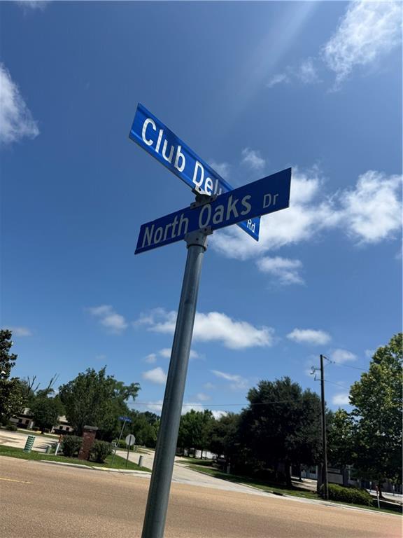 NORTH OAKS Drive
