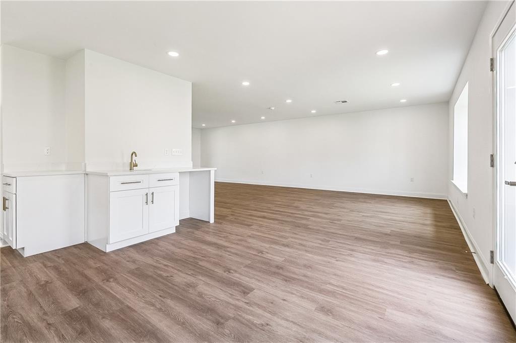 33 ANTIGUA Drive