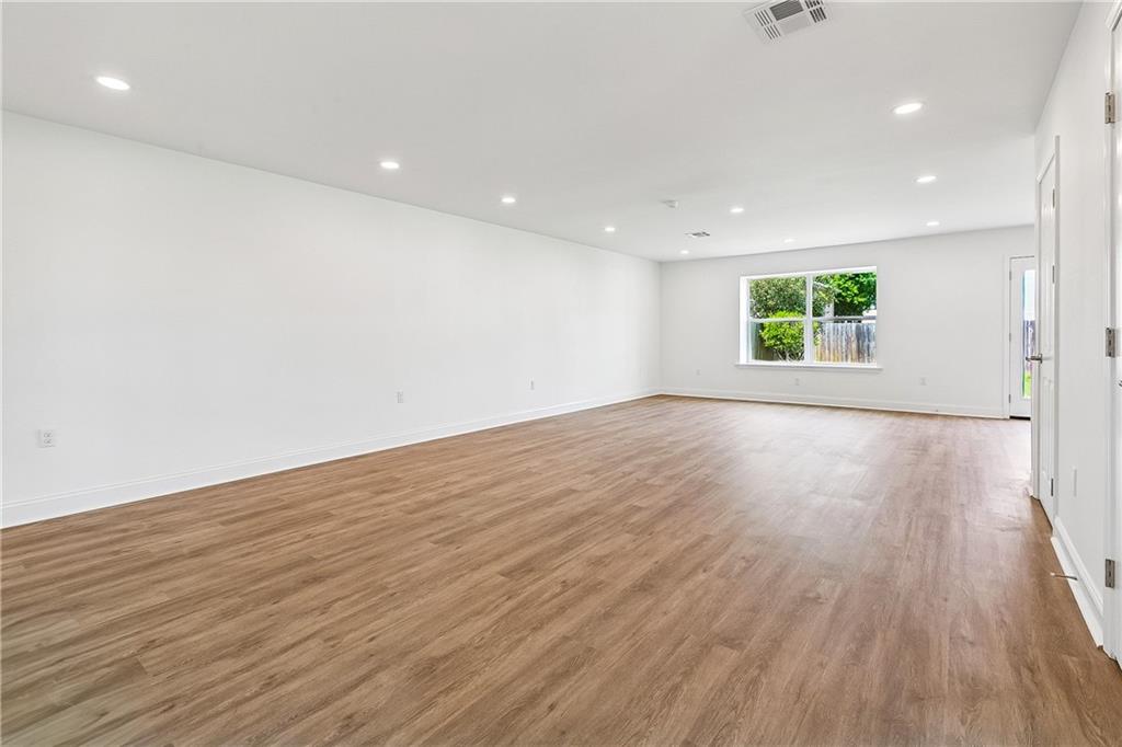 33 ANTIGUA Drive