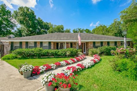 9800 DEBRA Drive River Ridge LA 70123