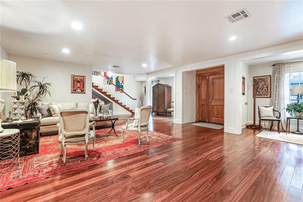 516 BETZ Place