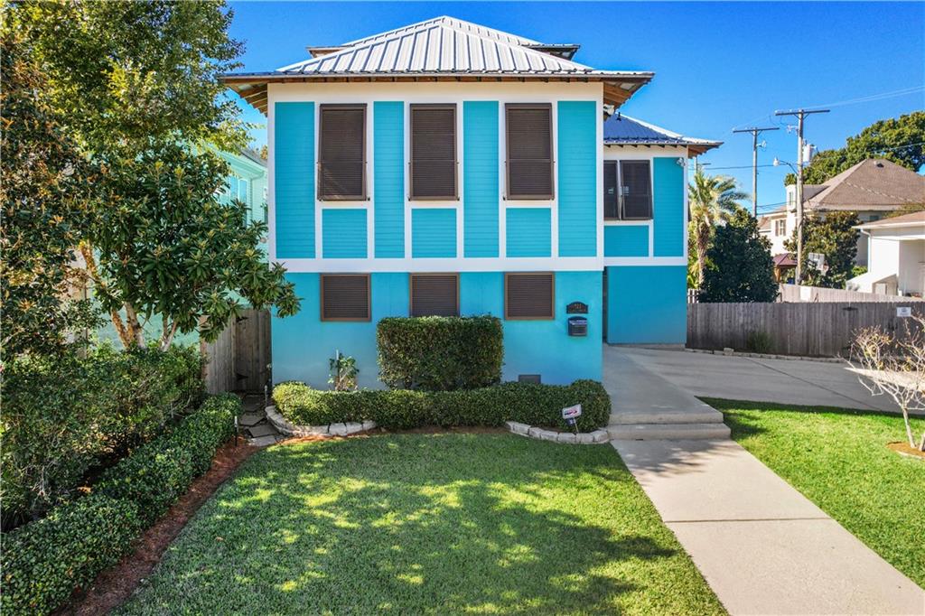 223 W MAPLE RIDGE Drive