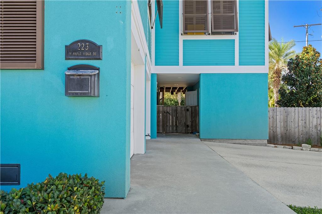 223 W MAPLE RIDGE Drive