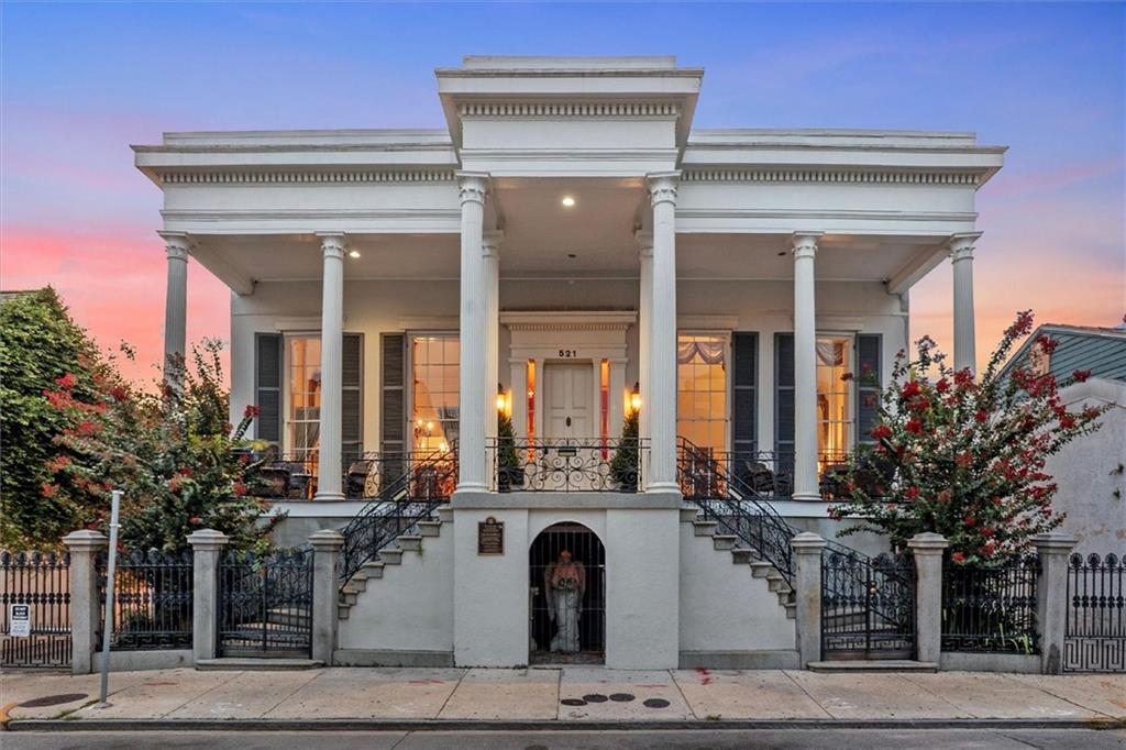 521 DAUPHINE Street