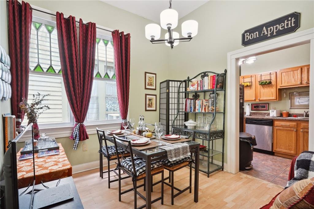 New Orleans, Louisiana 70115, United States, 5 Bedrooms Bedrooms, ,5 BathroomsBathrooms,Residential,Pending,61507