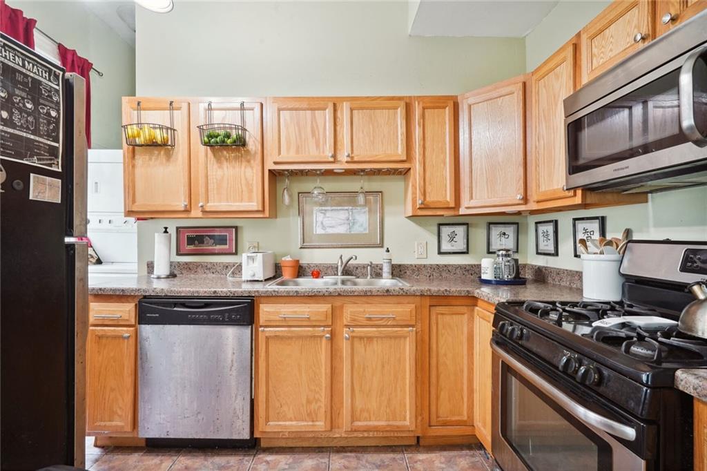 New Orleans, Louisiana 70115, United States, 5 Bedrooms Bedrooms, ,5 BathroomsBathrooms,Residential,Pending,61507