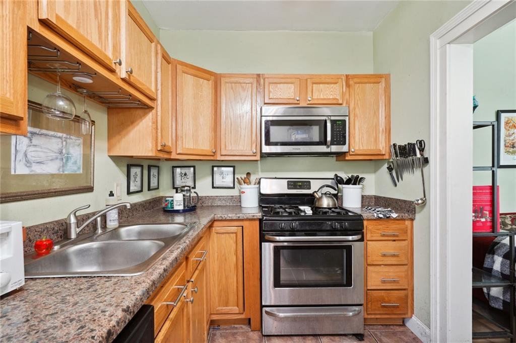 New Orleans, Louisiana 70115, United States, 5 Bedrooms Bedrooms, ,5 BathroomsBathrooms,Residential,Pending,61507