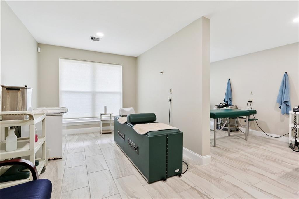 537 HOLMES Boulevard