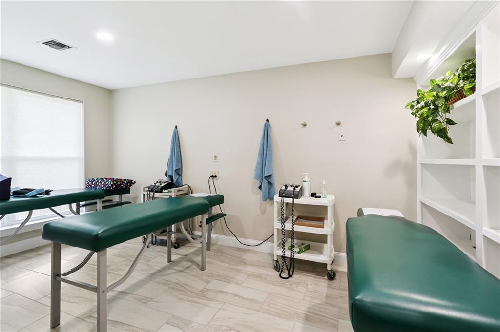 537 HOLMES Boulevard