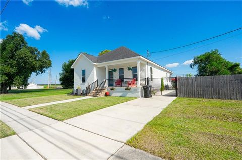 2009 CENTER Street Arabi LA 70032