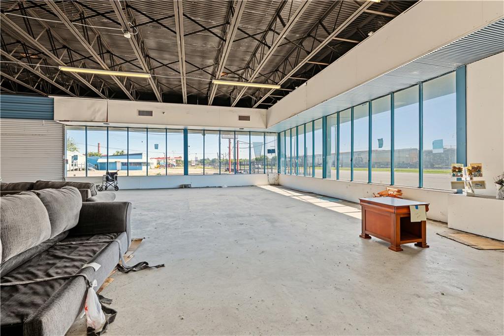 7777 SAINT BERNARD Highway