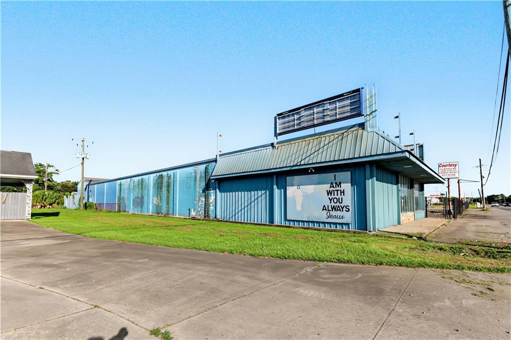 7777 SAINT BERNARD Highway