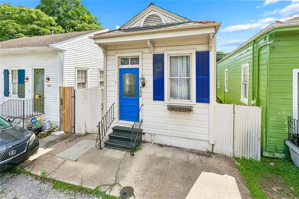 732 PLEASANT Street