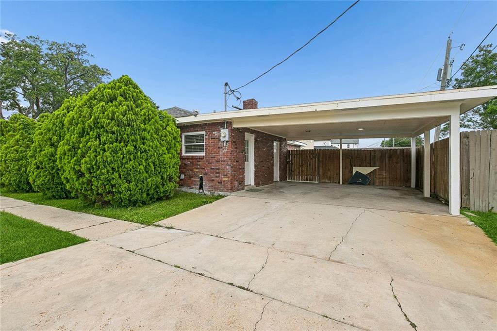 4001 CLIFFORD Drive