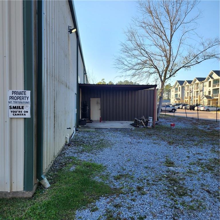 38183 COMMERCIAL Court