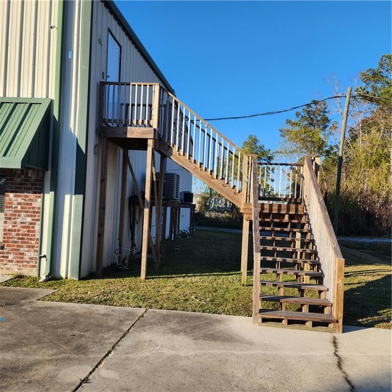 38183 COMMERCIAL Court