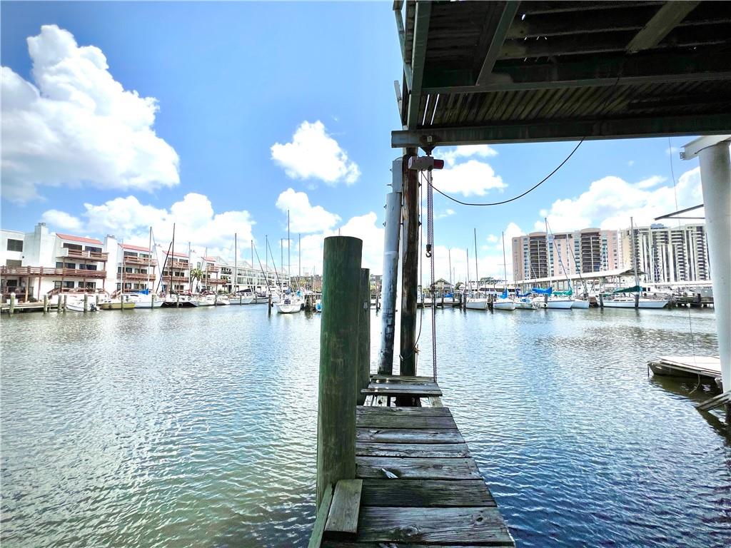 162 S ROADWAY Street