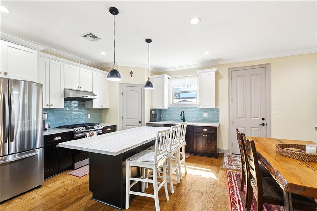 7216 CLAIBORNE Court