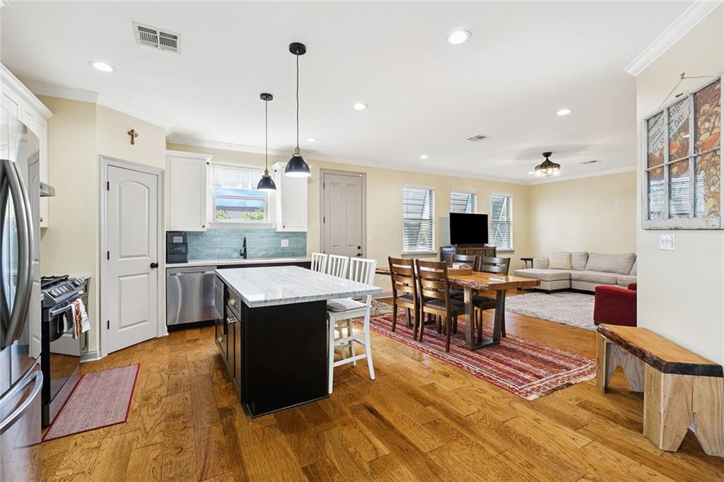 7216 CLAIBORNE Court