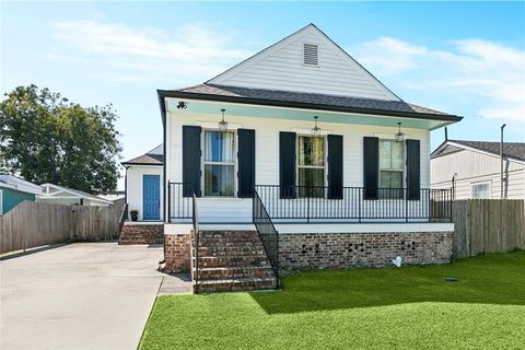 7216 CLAIBORNE Court Arabi LA 70032