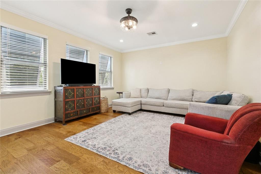 7216 CLAIBORNE Court