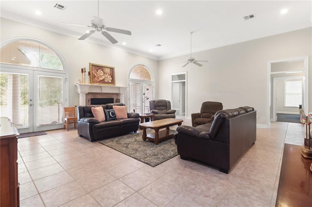 5450 BARATARIA Boulevard