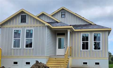 Photo of 28 ST LOUIS Street, Lacombe, LA 70445 (MLS # 2558765)
