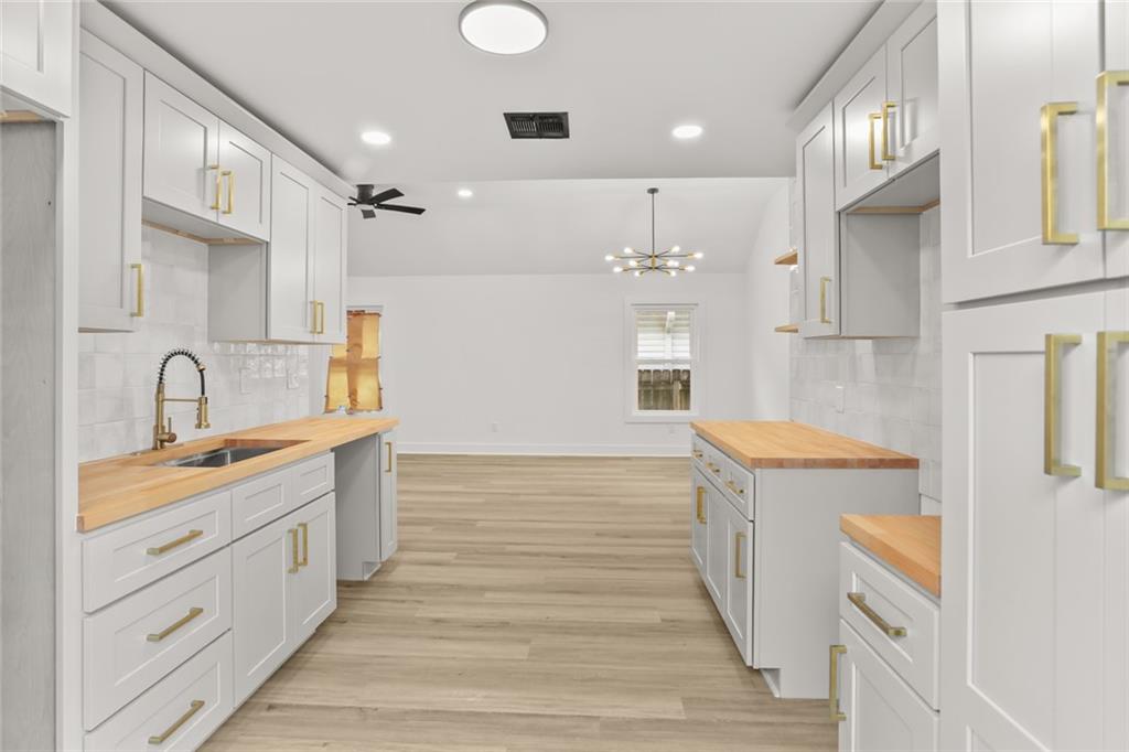 New Orleans, Louisiana 70113, United States, 3 Bedrooms Bedrooms, ,2 BathroomsBathrooms,Residential,Active,221252