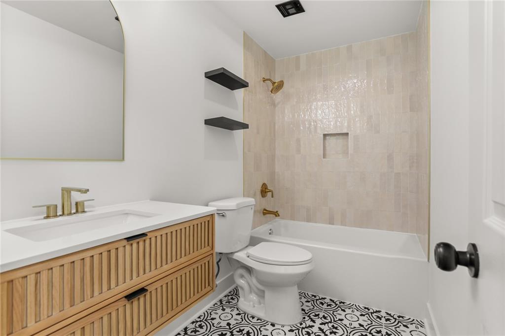 New Orleans, Louisiana 70113, United States, 3 Bedrooms Bedrooms, ,2 BathroomsBathrooms,Residential,Active,221252