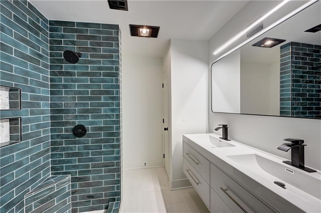 New Orleans, Louisiana 70113, United States, 3 Bedrooms Bedrooms, ,2 BathroomsBathrooms,Residential,Active,221252