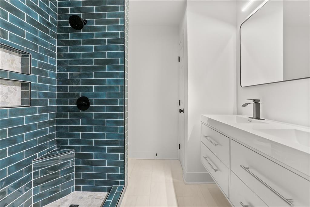 New Orleans, Louisiana 70113, United States, 3 Bedrooms Bedrooms, ,2 BathroomsBathrooms,Residential,Active,221252