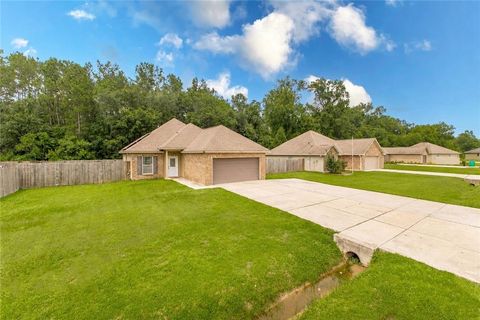 Photo of 18089 BASS LAKE Trail, Ponchatoula, LA 70454 (MLS # 2561181)