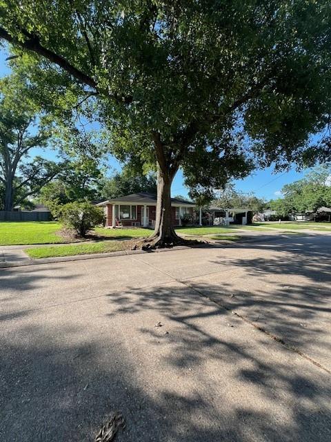 6735 W MAGNOLIA Boulevard