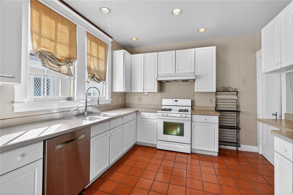 New Orleans, Louisiana 70115, United States, 3 Bedrooms Bedrooms, ,3 BathroomsBathrooms,Residential,Active,194568