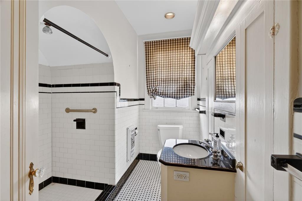 New Orleans, Louisiana 70115, United States, 3 Bedrooms Bedrooms, ,3 BathroomsBathrooms,Residential,Active,194568