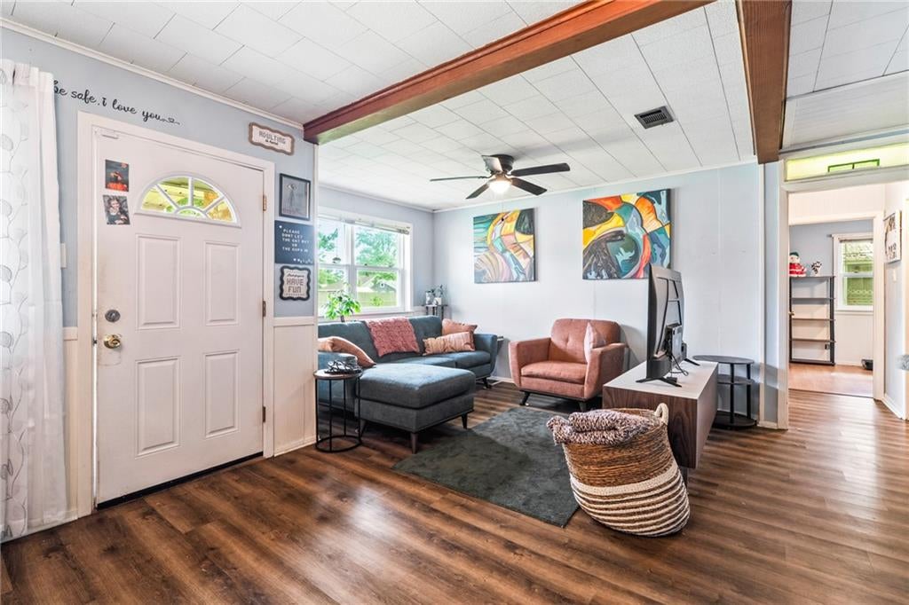 215 E PECAN Street