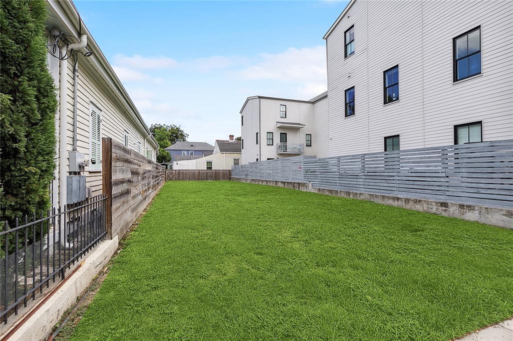 3423 CHARTRES Street
