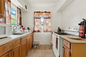 2112 LICCARDI Lane