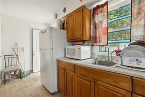 2112 LICCARDI Lane