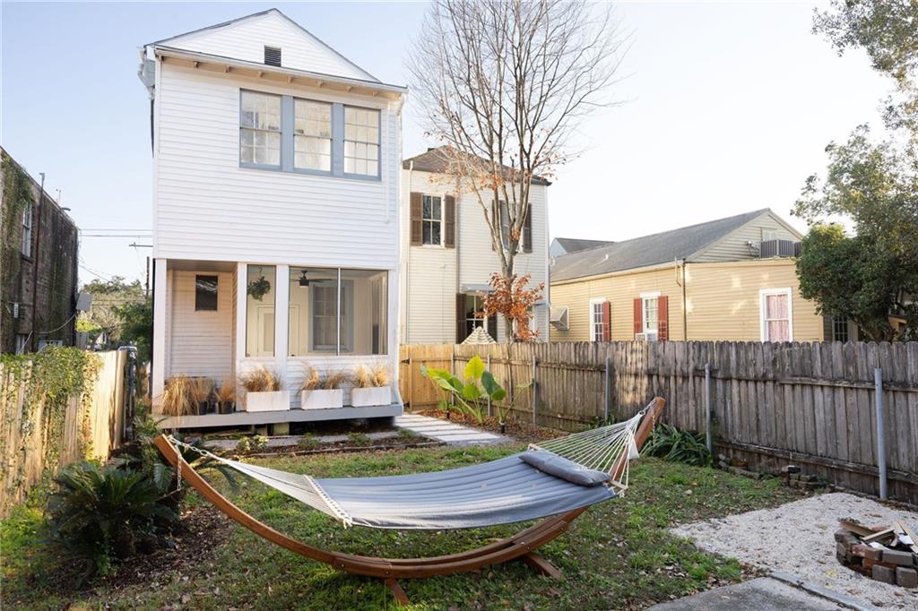 New Orleans, Louisiana 70115, United States, 2 Bedrooms Bedrooms, ,1 BathroomBathrooms,Residential,Active,128361