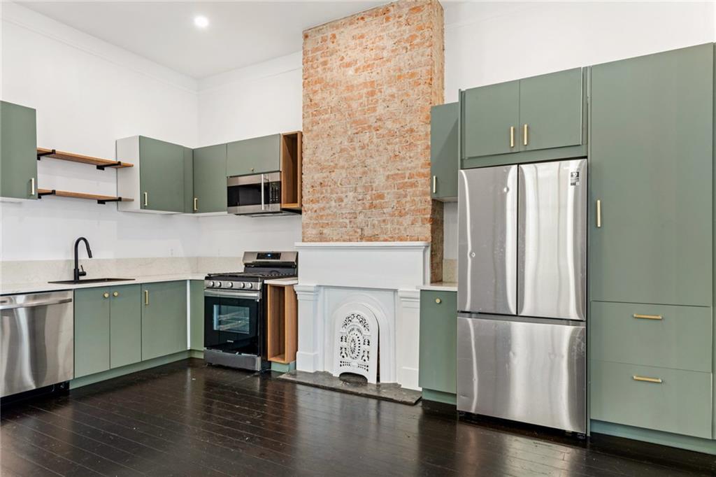 New Orleans, Louisiana 70115, United States, 2 Bedrooms Bedrooms, ,1 BathroomBathrooms,Residential,Active,128361