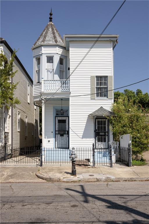 New Orleans, Louisiana 70115, United States, 2 Bedrooms Bedrooms, ,1 BathroomBathrooms,Residential,Active,128361
