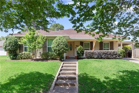 Photo of 2301 NEW YORK Street, New Orleans, LA 70122 (MLS # 2554060)