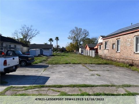 47821 LESSEPS Street New Orleans LA 70117