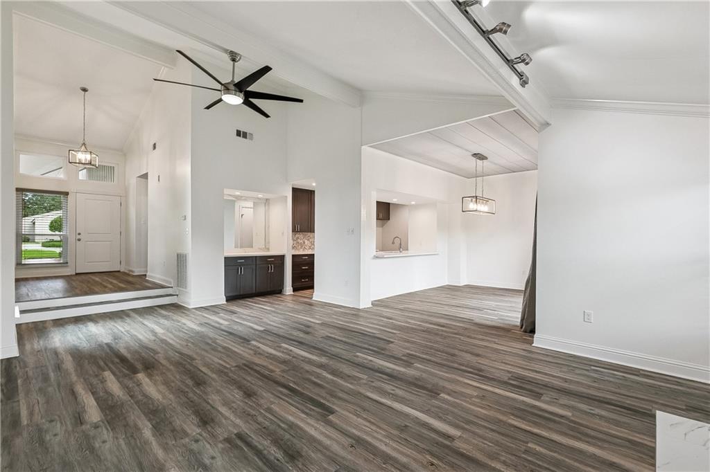 62 N COURT VILLA Drive 62