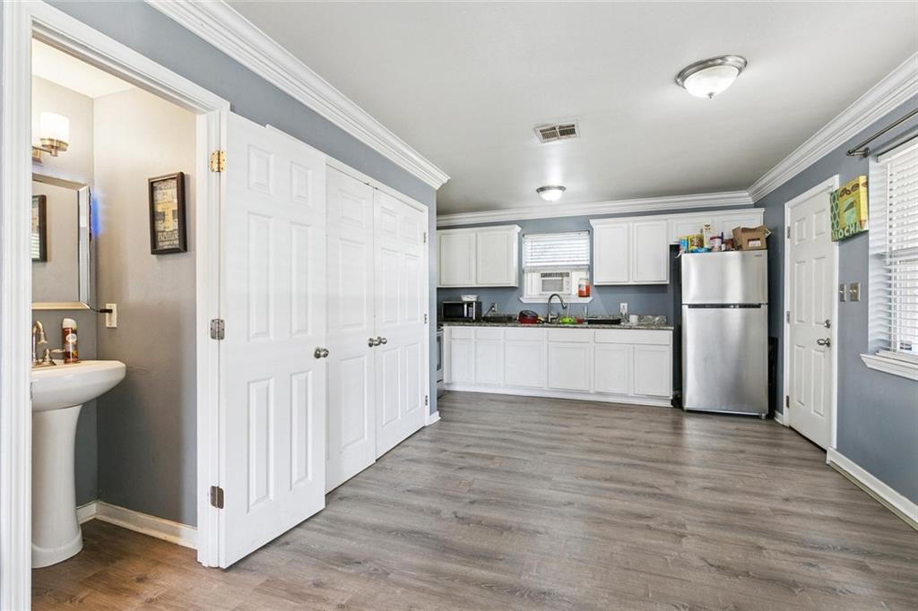 3322 24 LAPLACE Street