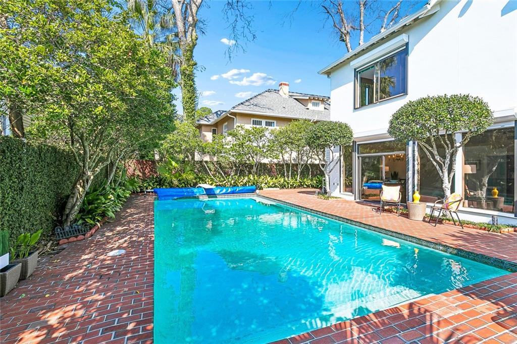 2100 JEFFERSON Avenue