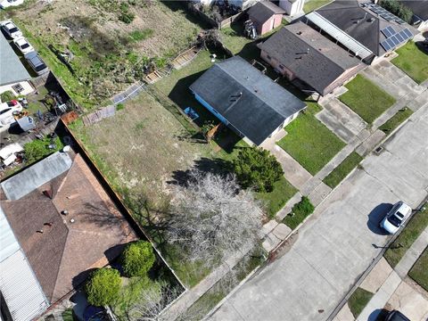 7573 AVON PARK Boulevard New Orleans LA 70128