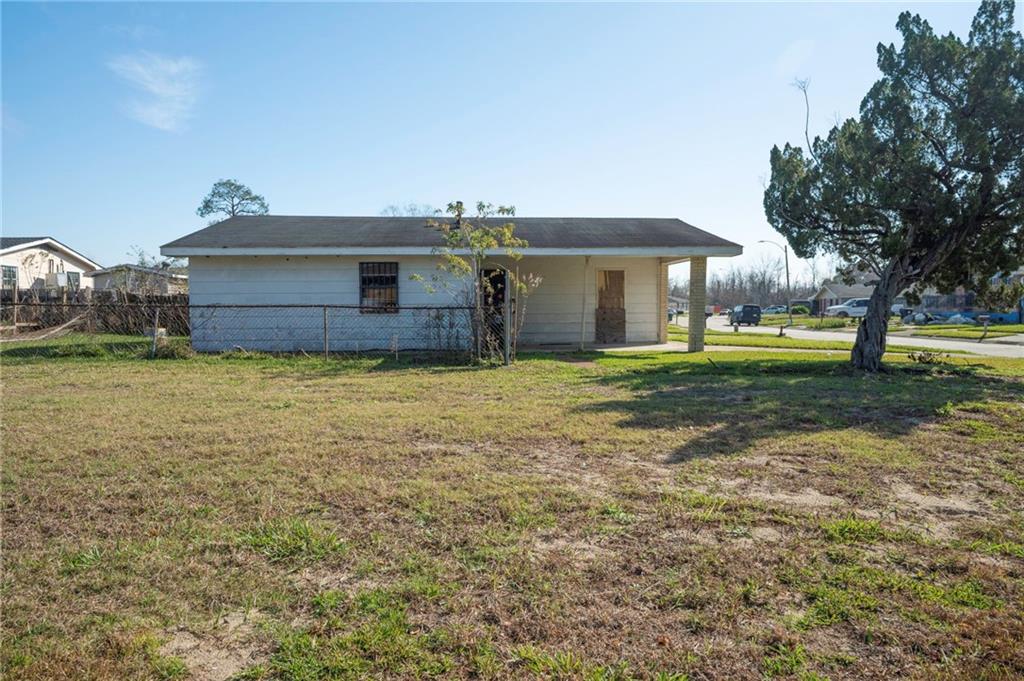 7573 AVON PARK Boulevard